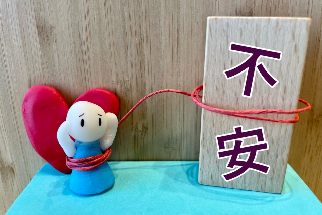 眠気はパニック障害の症状？諸症状や日常生活の注意点などを解説